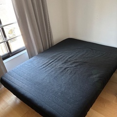 ダブルベッドの画像