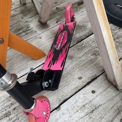 子供用キックボードの画像