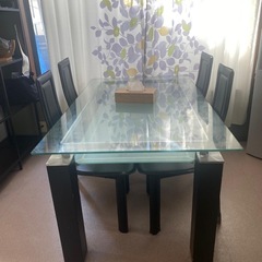 テーブル＋椅子4脚の画像