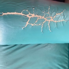 年季の入ったソファーの画像