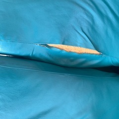 年季の入ったソファーの画像