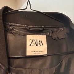 Zara フェイクレザーボンバージャケットの画像
