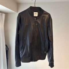 Zara フェイクレザーボンバージャケットの画像