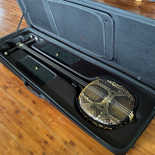 ◼️本皮一枚張り三線◼️ケース・新品教本・バチ付き (風の又三郎