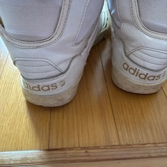 adidas  スニーカーの画像