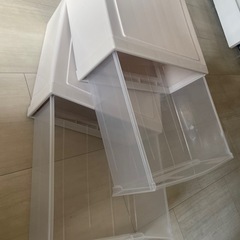 早く取りに来られる人優先！クリアケース 正方形２個 の画像