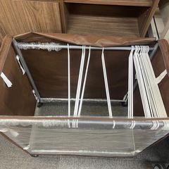 【リサイクルサービス八光】幅67㎝　カバー付き　スラックスハンガーラック　ブラウンの画像