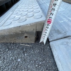 f●■段差プレート セフティーアップ 【幅61×奥行27×高さ10cm】グレー ・駐車場 段差 スロープ ポリエチレン樹脂 【10個セット】の画像