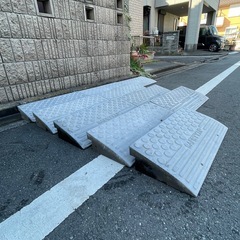 f●■段差プレート セフティーアップ 【幅61×奥行27×高さ10cm】グレー ・駐車場 段差 スロープ ポリエチレン樹脂 【10個セット】の画像