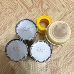 【新品未使用】　哺乳瓶、ほほえみらくらくミルク缶の画像
