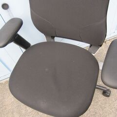 特価！　事務イス　肘あり　ブラック　プラス製Beチェア　KD-MA61SL BKの画像
