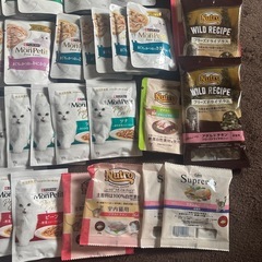 猫の餌などの画像