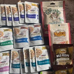 猫の餌などの画像