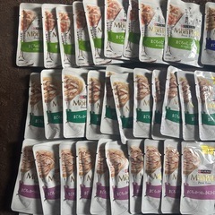 猫の餌などの画像