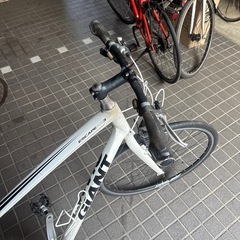 ジャイアント　エスケープ R3  フレームサイズL クロスバイク　白の画像