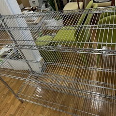 綺麗なスチールラックの画像