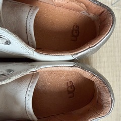 UGG  ホワイト　白　 レザー スニーカー サイズ表記24の画像