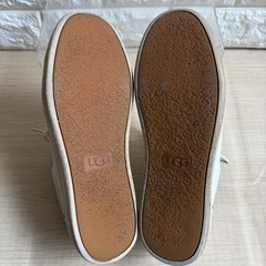 UGG  ホワイト　白　 レザー スニーカー サイズ表記24の画像