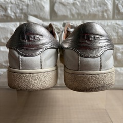 UGG  ホワイト　白　 レザー スニーカー サイズ表記24の画像