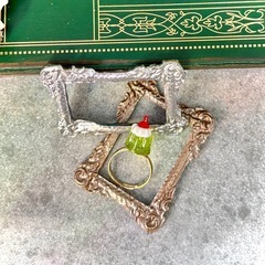 【新品未使用】💚指先に小さなご褒美💚 つやつや！メロンソーダ・ゼリーリング ホロ ラメ キラキラ フリーサイズ 調整可能 ミニチュア スイーツの画像