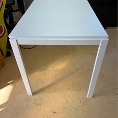 ダイニングテーブルの画像