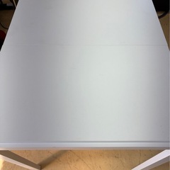 ダイニングテーブルの画像