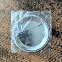 【新品未開封】LINE WOW ブラウン缶バッジ　※希少性高の画像