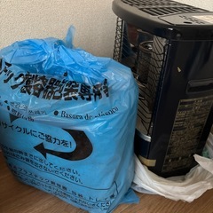 石油ストーブ（暖房用）＋灯油タンクの画像