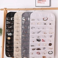 ハンガーで吊るす小物収納ポケットの画像