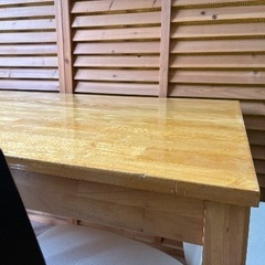 カジュアルダイニングテーブルの画像