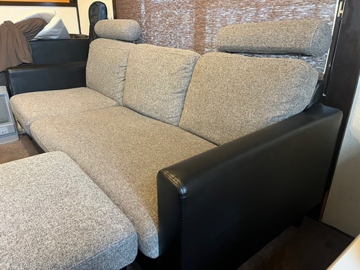 倉神まん【引取り優先】グレー×ブラックの3人掛けソファ＋オットマン 倉神まん【引取り優先】グレー×ブラックの3人掛けソファ＋オットマン