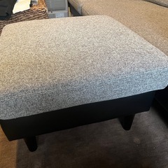 3人掛けソファ オットマン付き グレー ブラック　 の画像