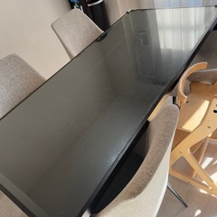 ダイニングテーブルの画像