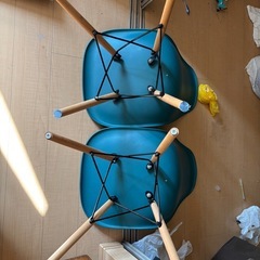 椅子　青　緑　２つの画像