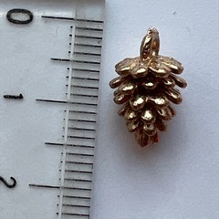 松ぼっくり型チャーム36個セットの画像