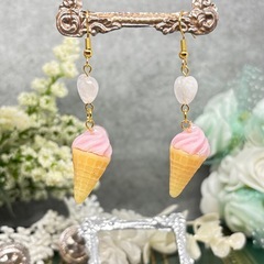 【新品未使用】🍓 ハートにときめく🍦 恋するミニチュアソフトクリームのピアス キャッチ式 イヤリング 変更可能 プレゼント スイーツアクセサリーの画像