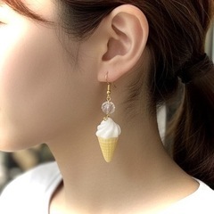 【新品未使用】🍦 とろける至福の時！ミニチュアソフトクリームのピアス イヤリング キャッチ式 変更可 スイーツアクセサリーの画像
