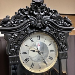 大型振り子時計の画像