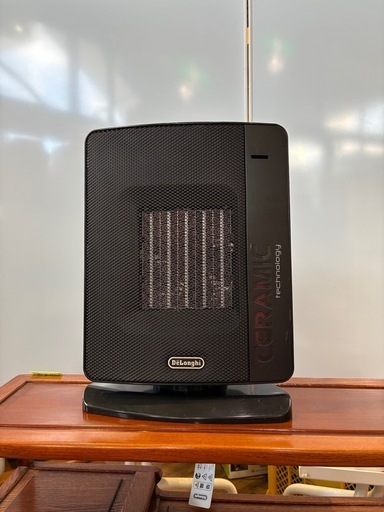 【バナナ苫小牧】動作確認品 DeLonghi/デロンギ  セラミックファンヒーター DCH7032J-BK 2017年製 ブラック