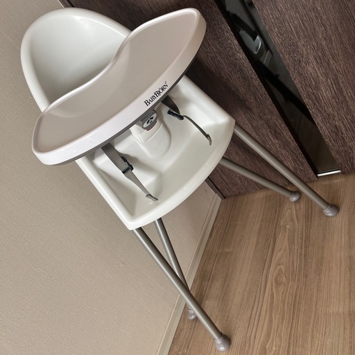 美品✳︎ベビービョルン　ハイチェア２台【横浜市引き渡し可】 美品✳︎ベビービョルン ハイチェア2台【横浜市引き渡し可】