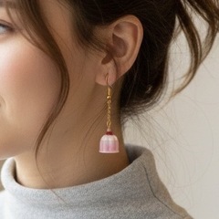 【新品未使用 プレゼントにも】いちごみるくにキュン！可愛いミニチュアプリンのピアス イヤリング変更可能 スイーツアクセサリー 桜色 苺ミルクの画像