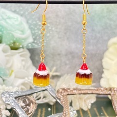 【新品未使用】🍮NEW🍮とろける可愛さ！プリンモチーフのミニチュアピアスの画像