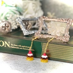 【新品未使用】🍮NEW🍮とろける可愛さ！プリンモチーフのミニチュアピアスの画像