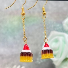【新品未使用】🍮NEW🍮とろける可愛さ！プリンモチーフのミニチュアピアスの画像