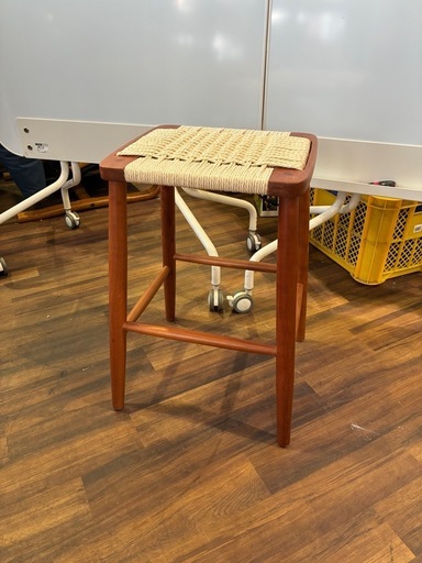 【バナナ苫小牧】 美品 木製スツール 編み込み ナチュラル H55cm × W35cm
