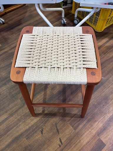 【バナナ苫小牧】 美品 木製スツール 編み込み ナチュラル H55cm × W35cm