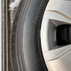 ハイエース純正タイヤの画像