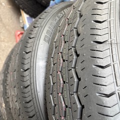 ハイエース純正タイヤの画像