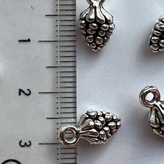 松ぼっくりチャーム 15個セットの画像