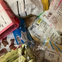 ①お菓子　まとめて　うまい棒　クランチ カール　ポッキー　いちご　コアラのマーチ　たべっ子どうぶつ　ミルククルーラー ドーナツの画像
